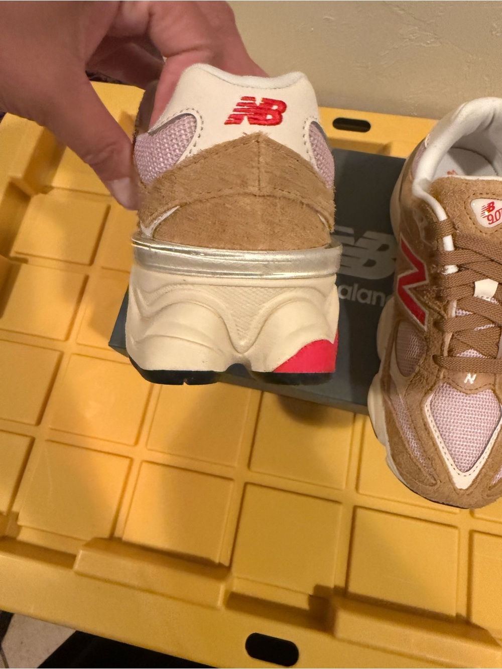 NIB New Balance 9060 Athletic Shoes Beige Pink Suede Mesh US Kid 4 Women’s 5.5 - Picture 4 of 7
